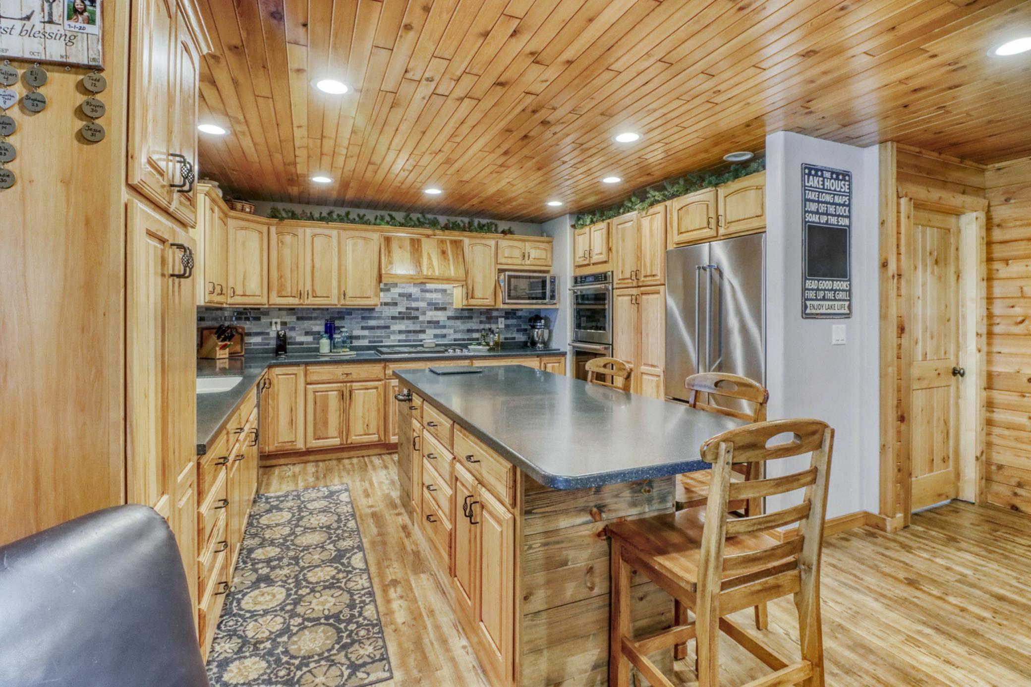 290 Shorewood Drive Property Photo 8