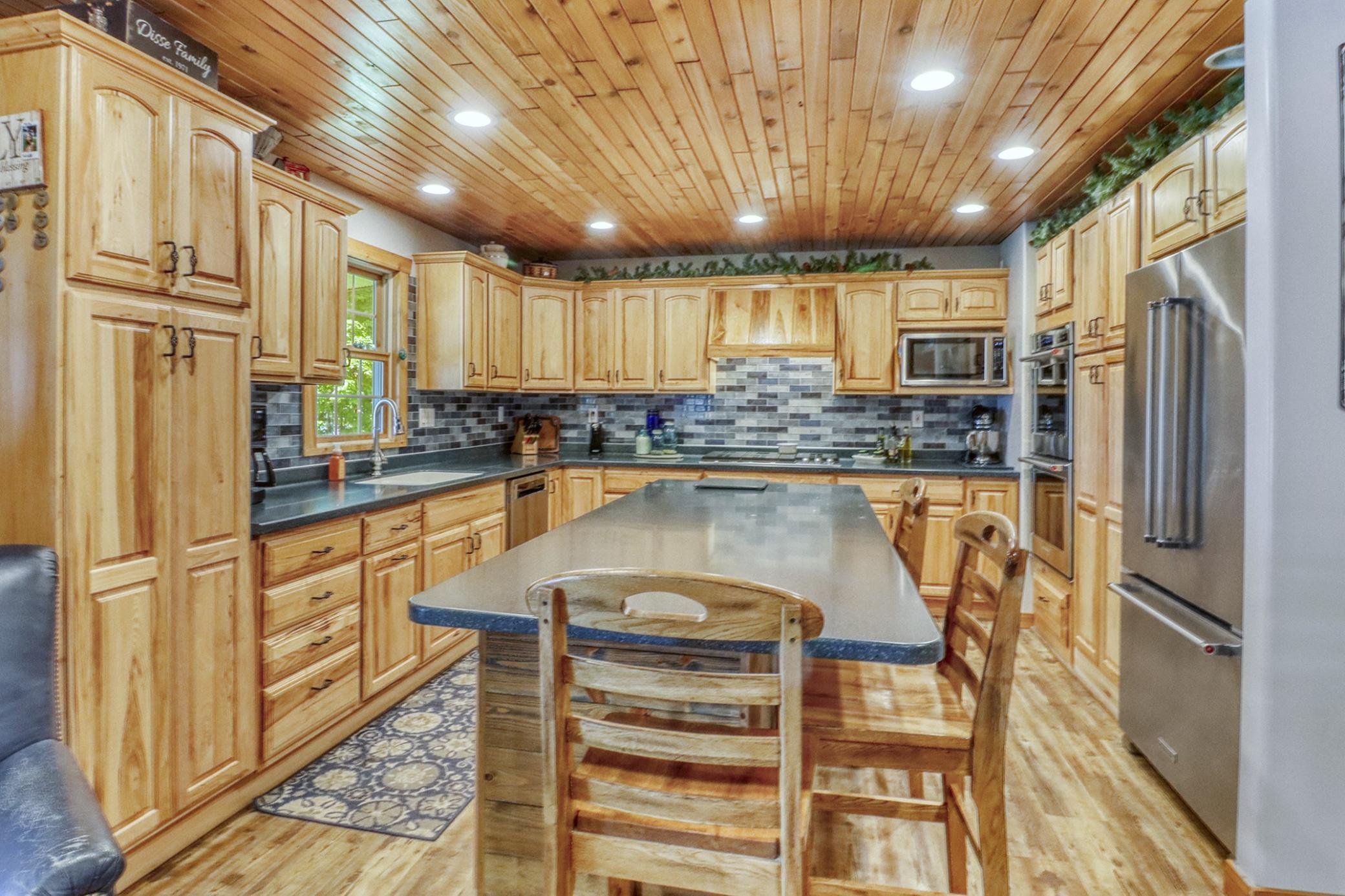 290 Shorewood Drive Property Photo 9