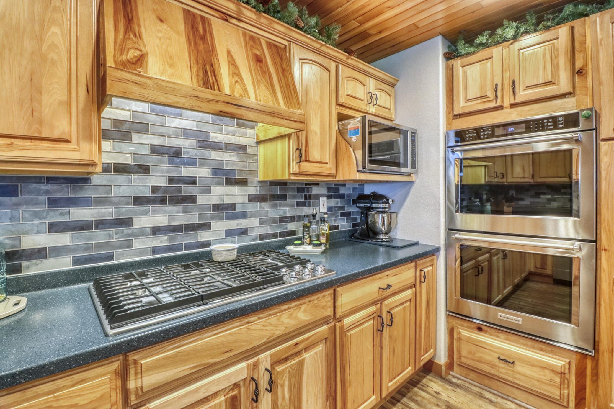 290 Shorewood Drive Property Photo 10