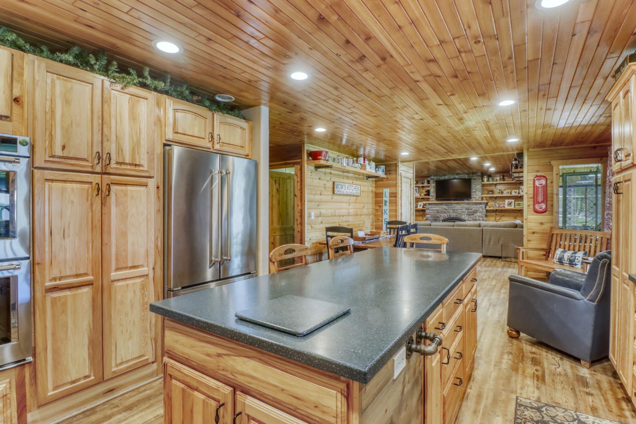 290 Shorewood Drive Property Photo 14