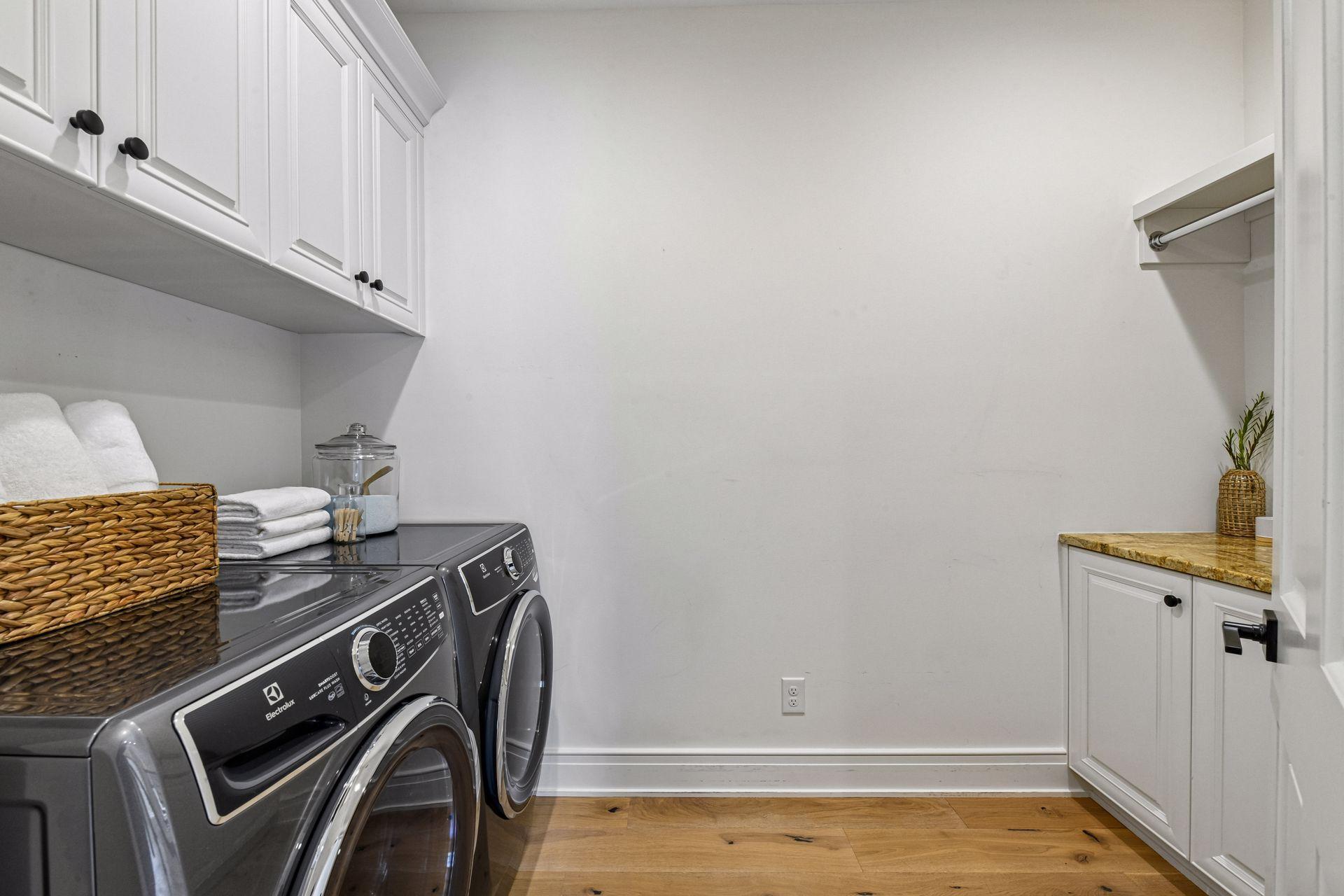 715 Rice Street E Property Photo 57