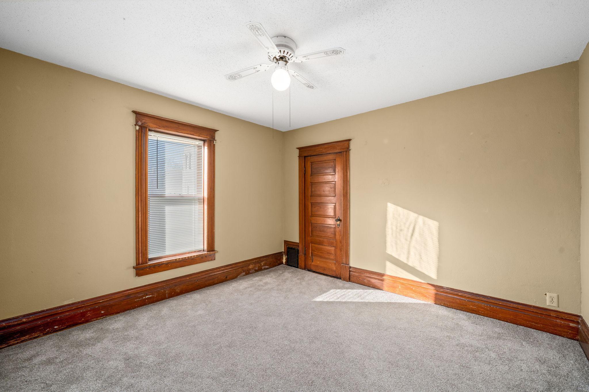 201 E Adams Avenue Property Photo 17