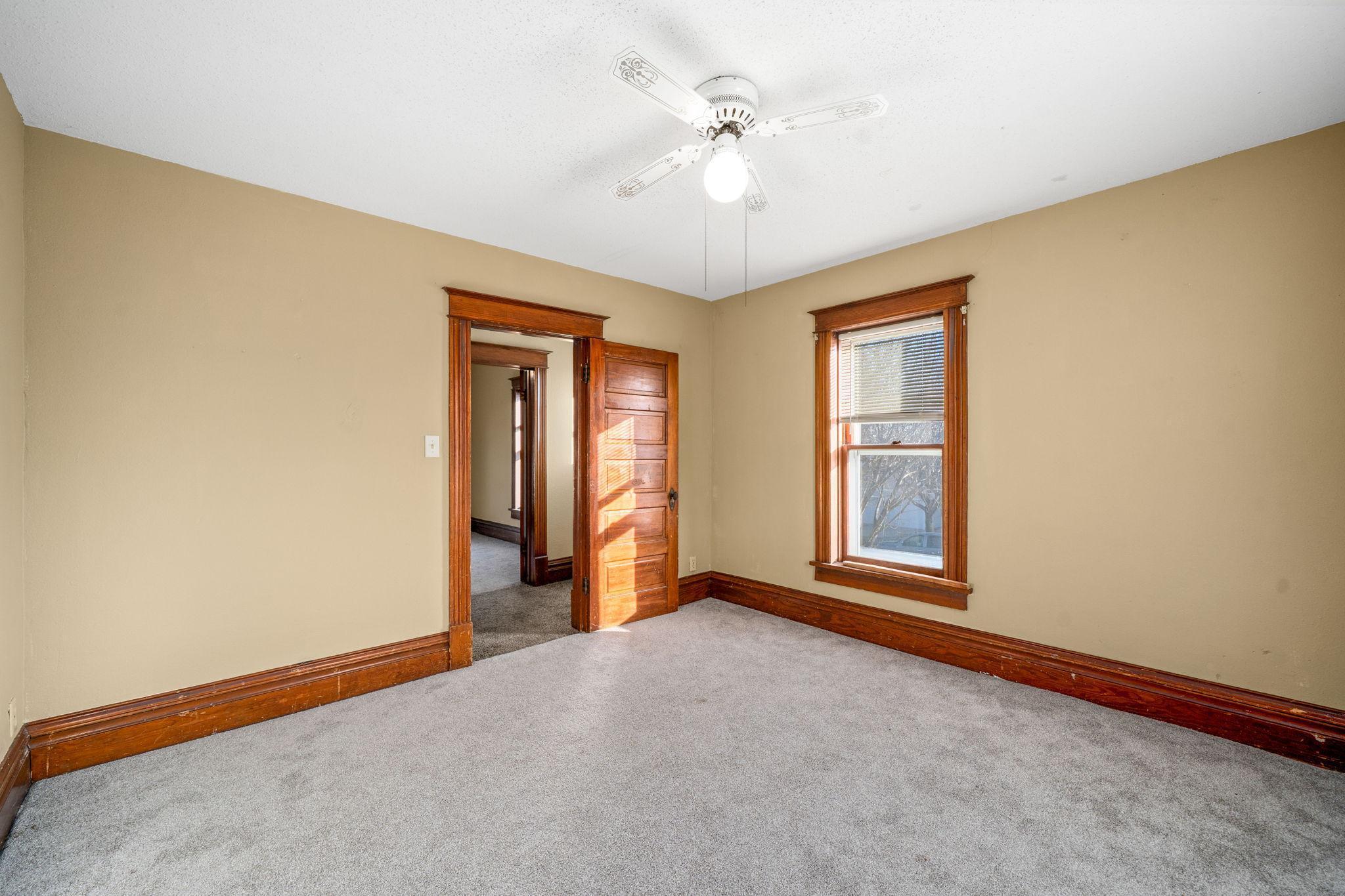 201 E Adams Avenue Property Photo 19