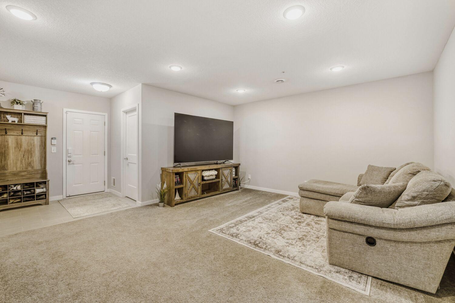 9105 Lexington Ave N B Property Photo 12
