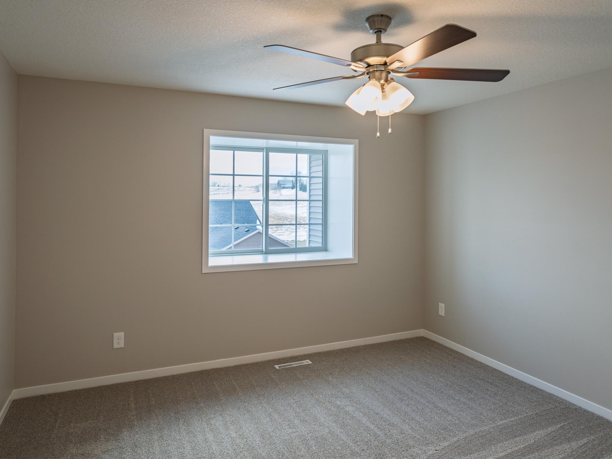 697 Shardlow Place Ne Property Photo 9