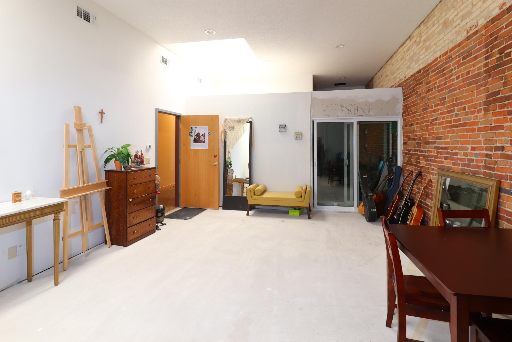 220 Central Ave N 203 Property Photo 1