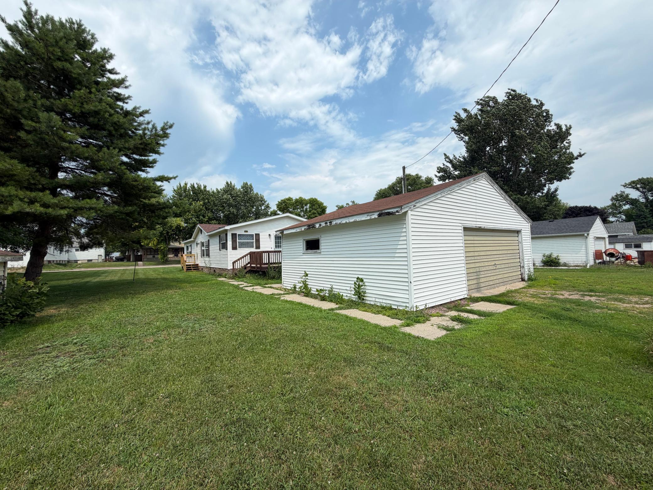204 E 4th Street Property Photo 3