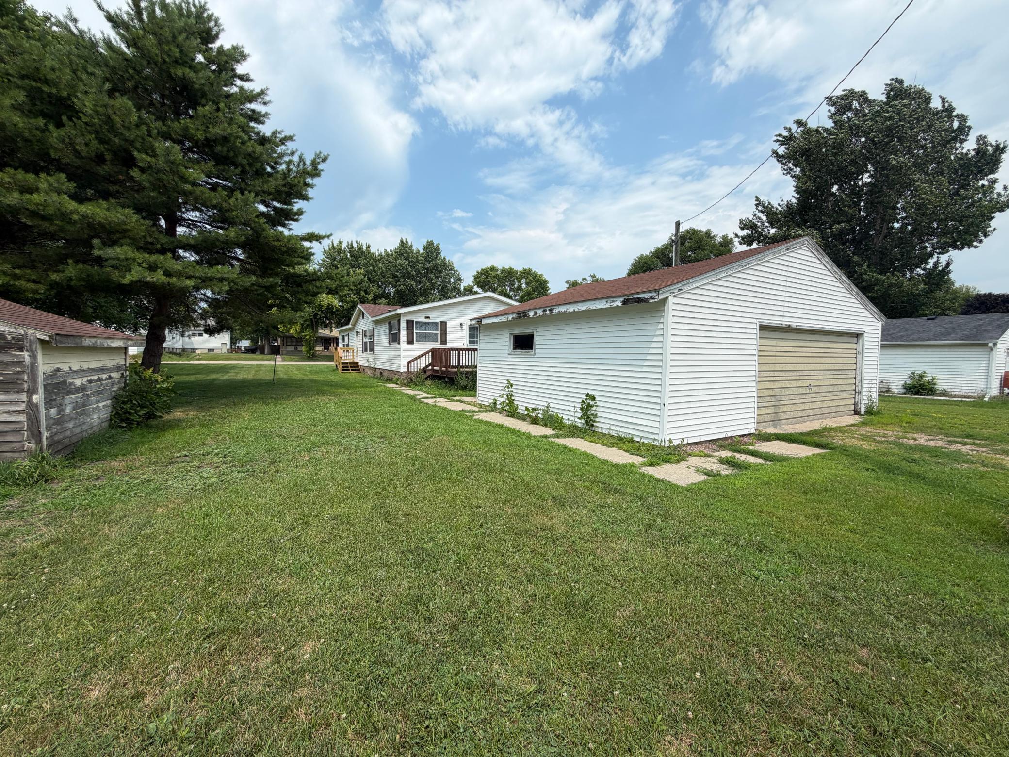 204 E 4th Street Property Photo 5