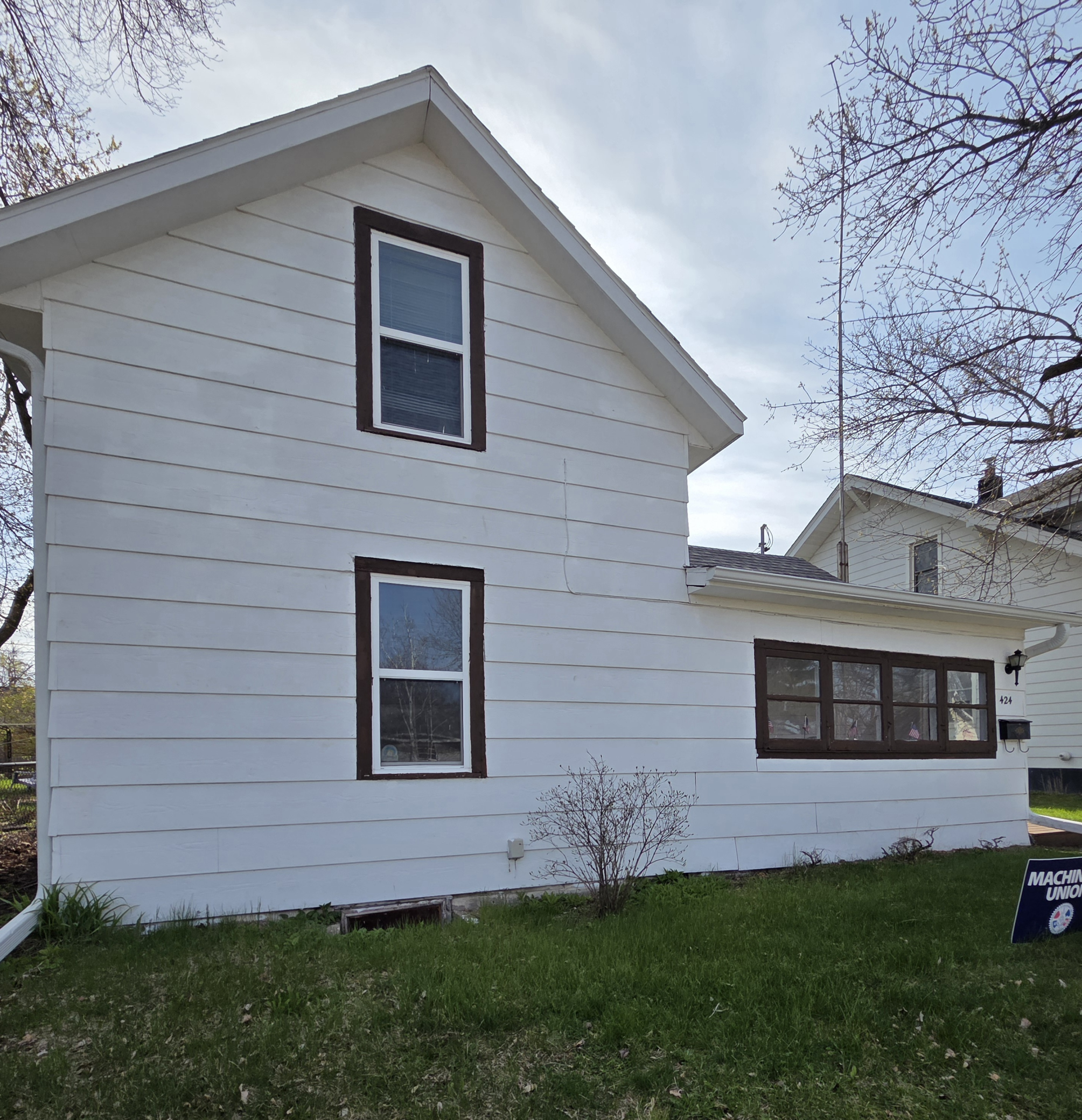 424 23rd Avenue N Property Photo 1