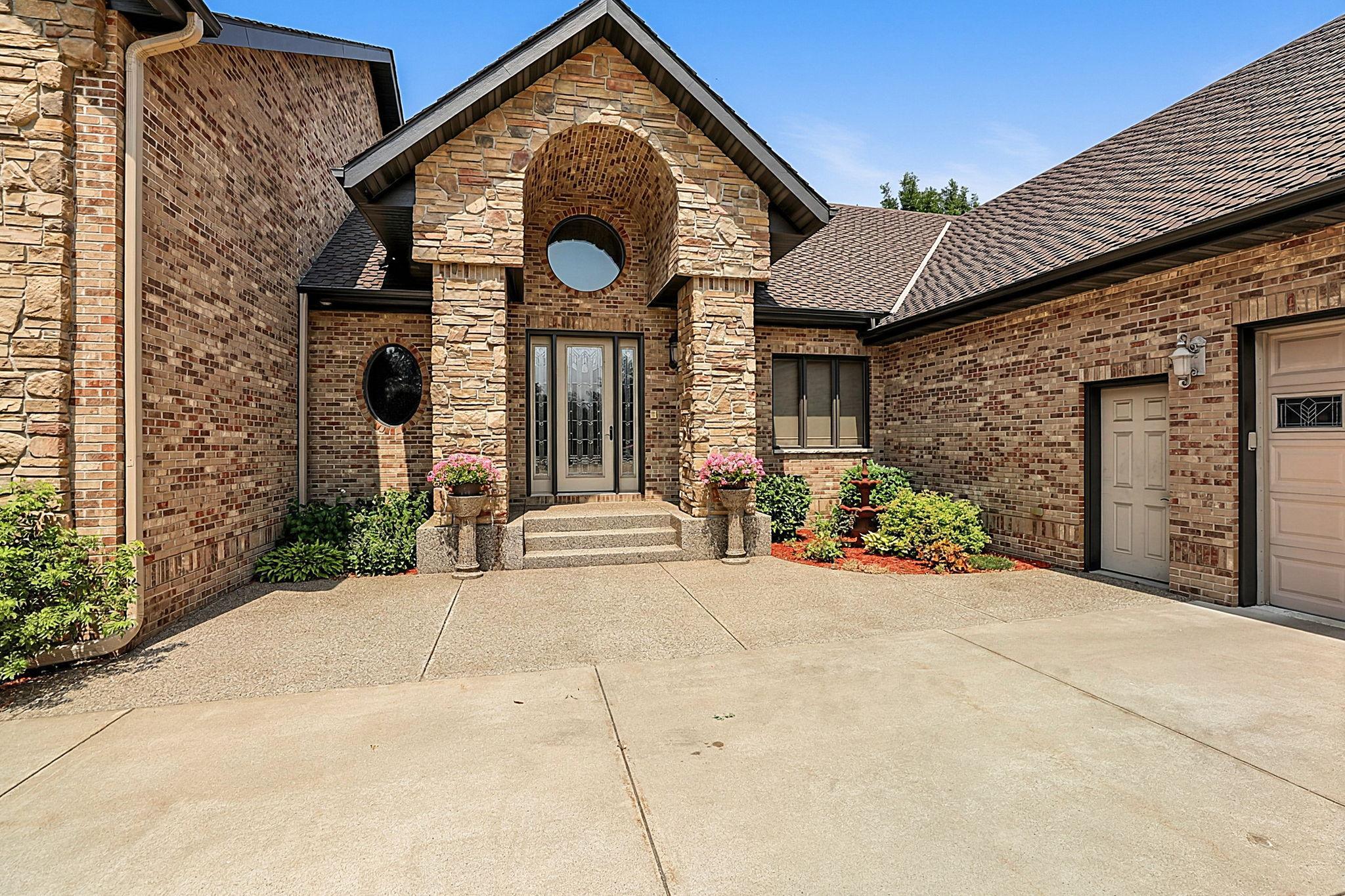 2177 Mill Pond Drive Property Photo 4