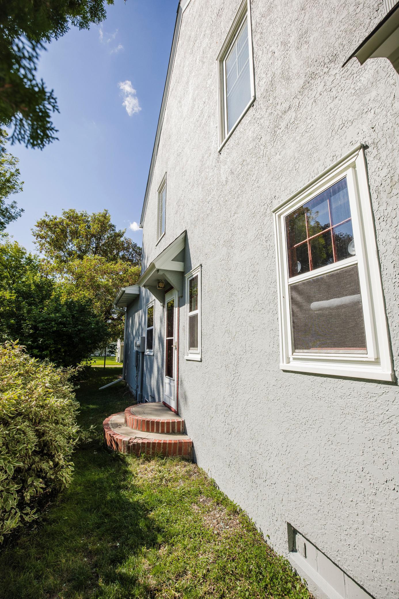 201 2nd Street W Property Photo 5
