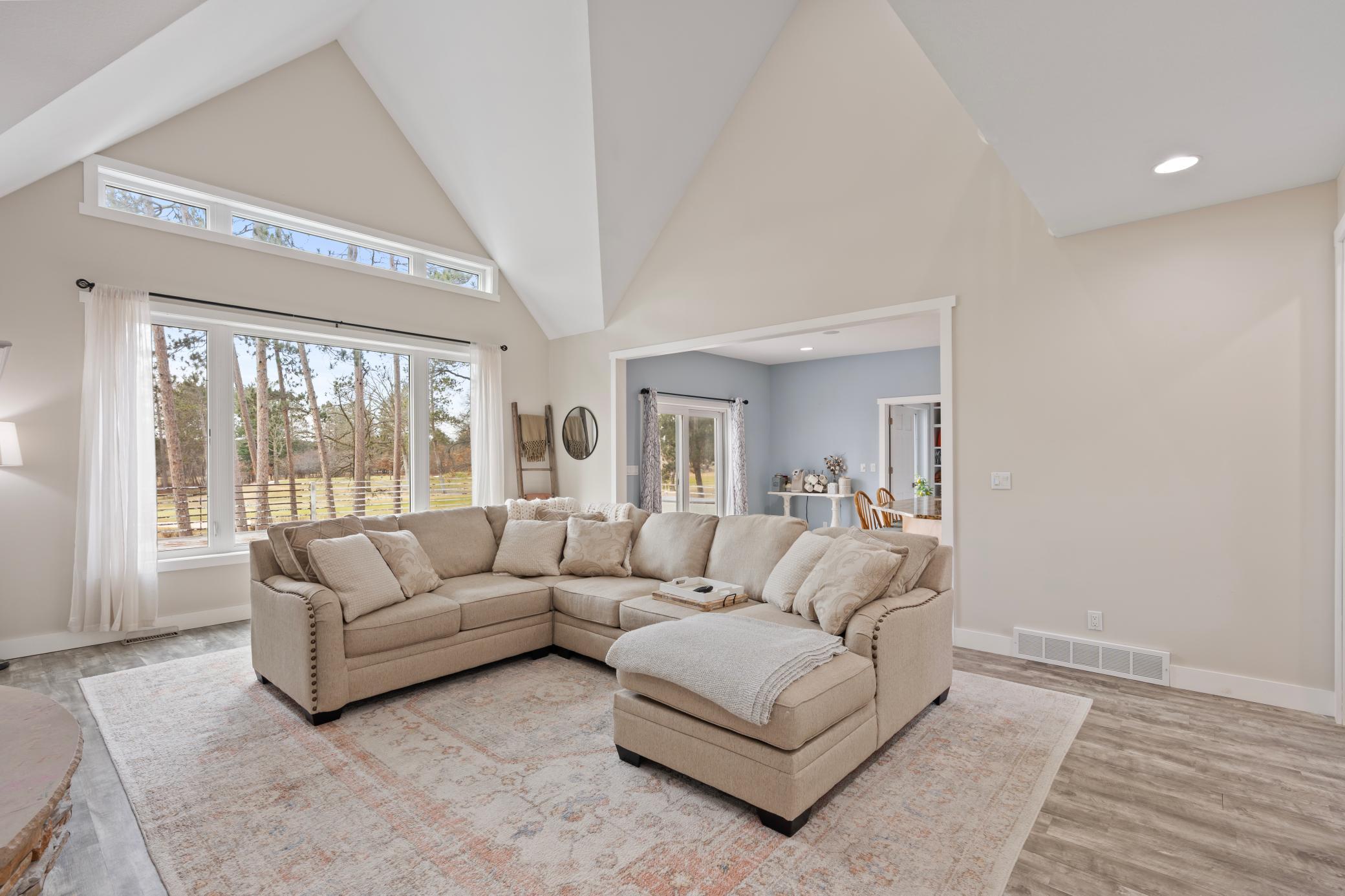 13849 Leaf River Road Property Photo 6
