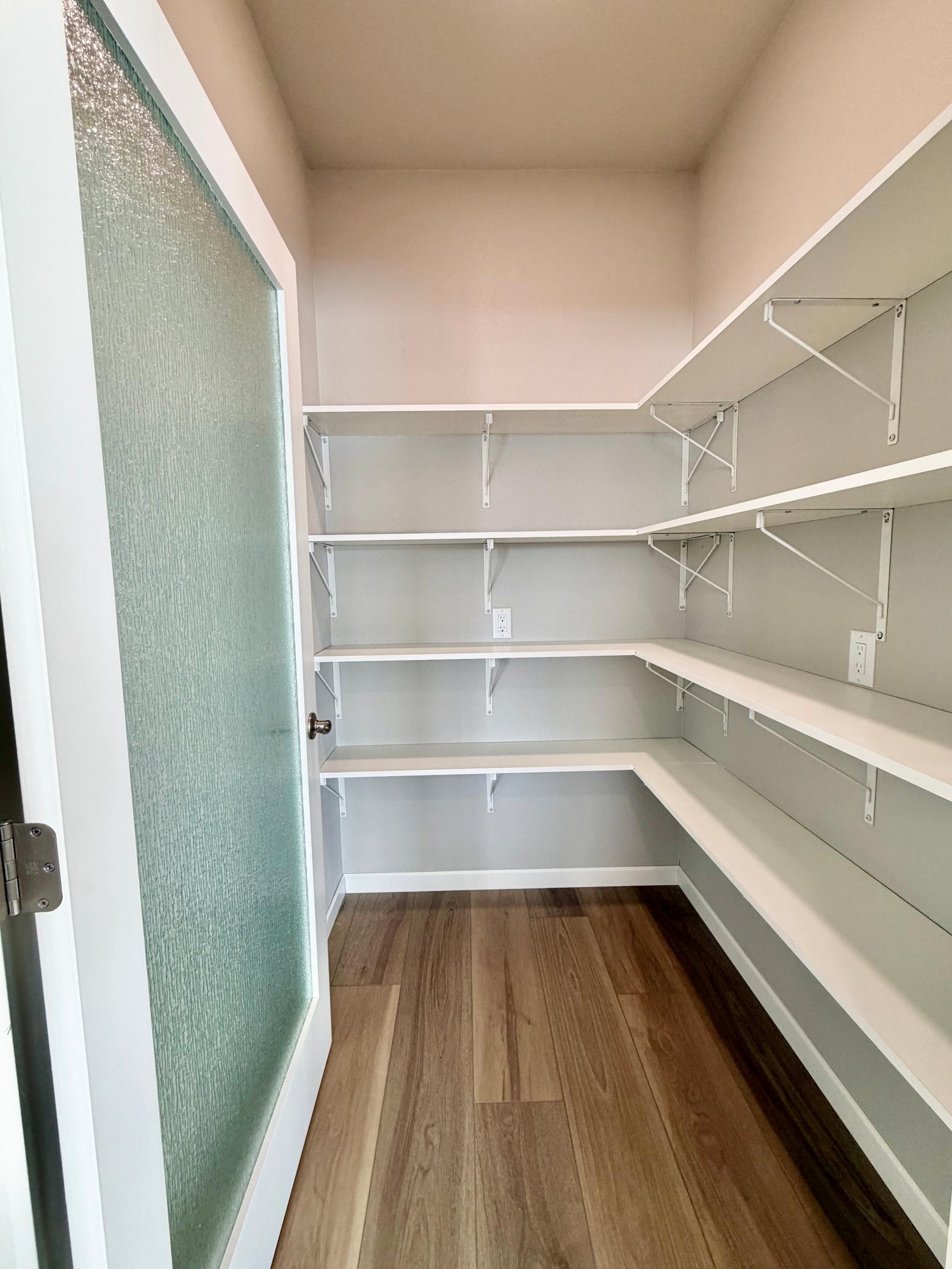 102 E Memory Lane Property Photo 13
