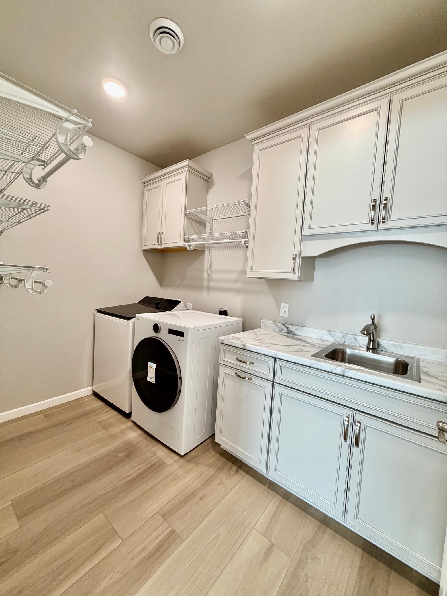 102 E Memory Lane Property Photo 17