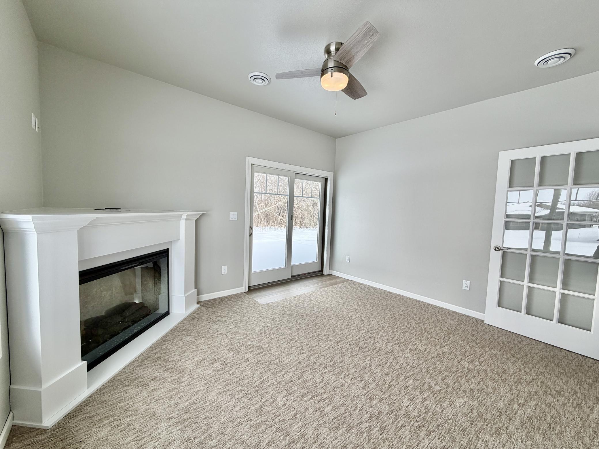102 E Memory Lane Property Photo 19