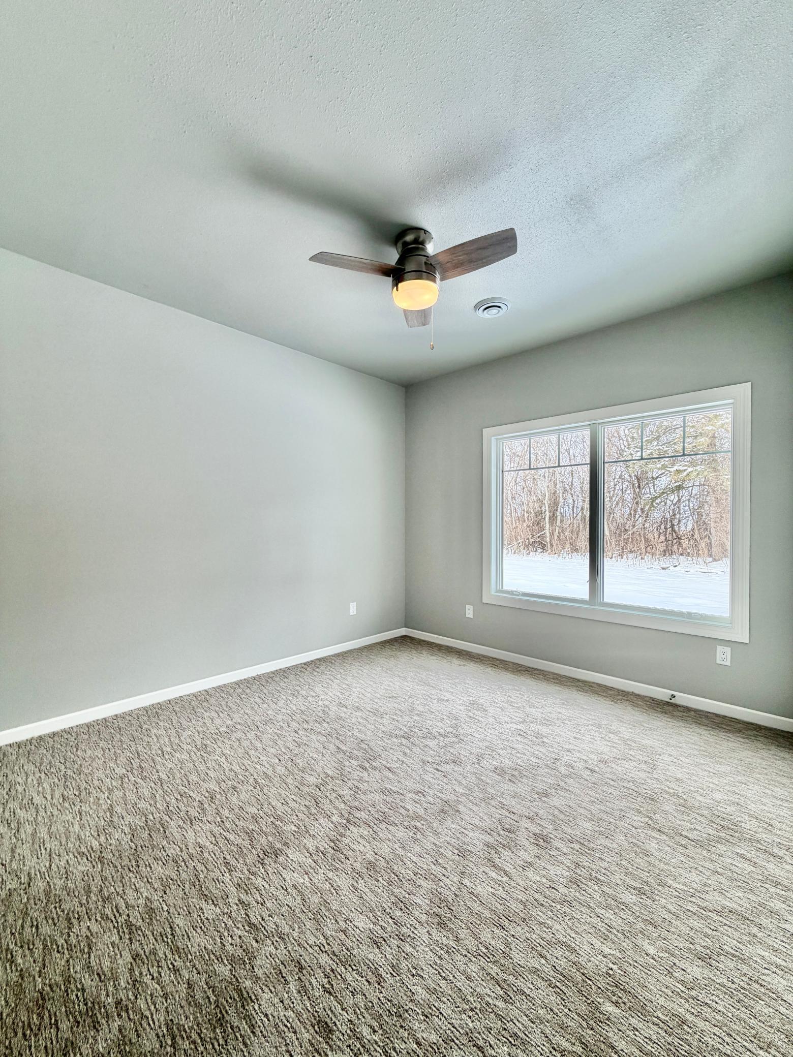 102 E Memory Lane Property Photo 22