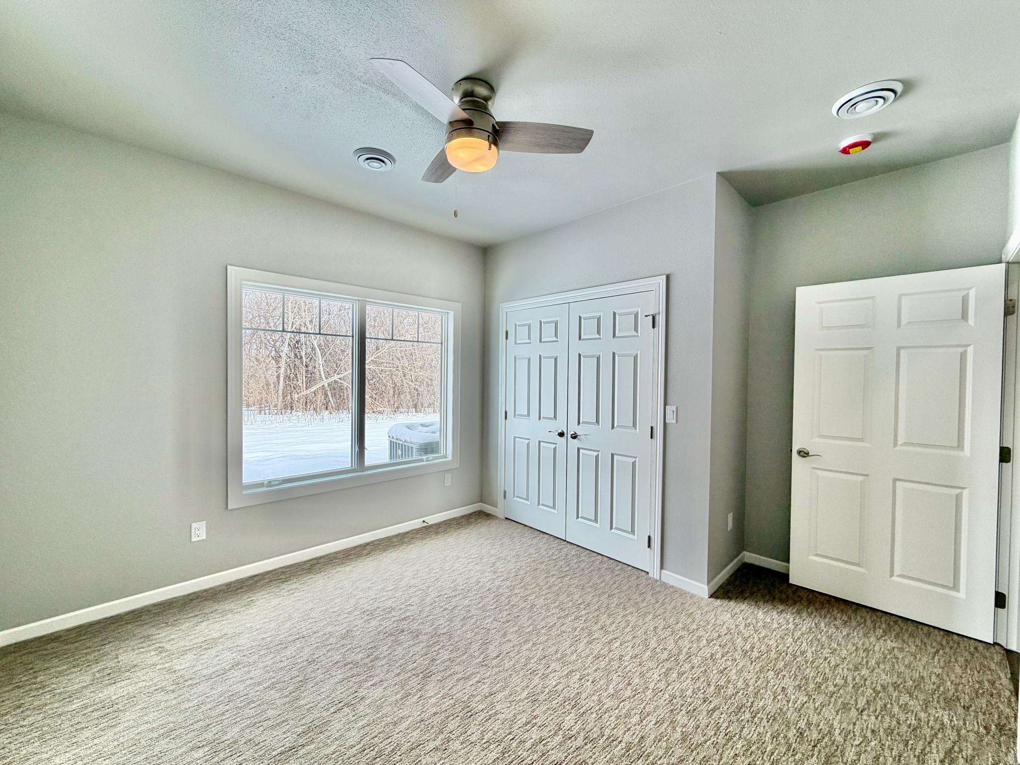 102 E Memory Lane Property Photo 23