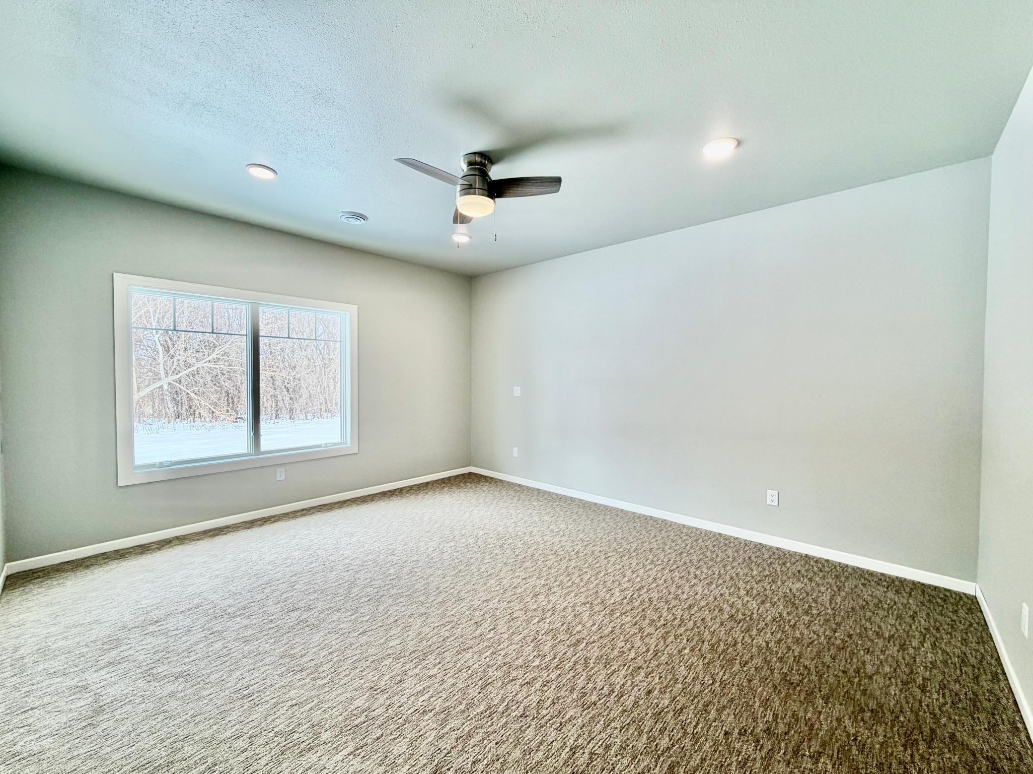 102 E Memory Lane Property Photo 24
