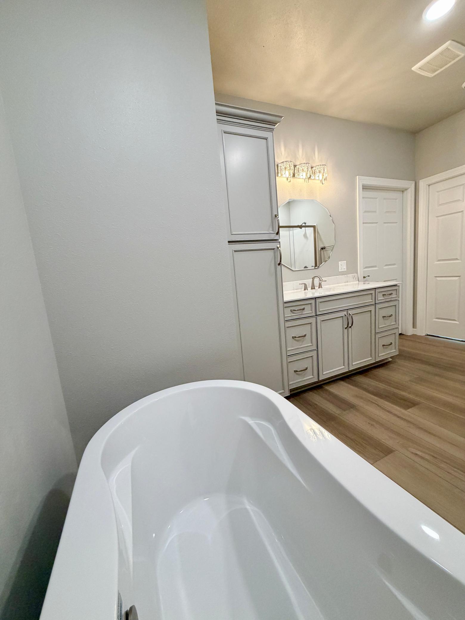 102 E Memory Lane Property Photo 27
