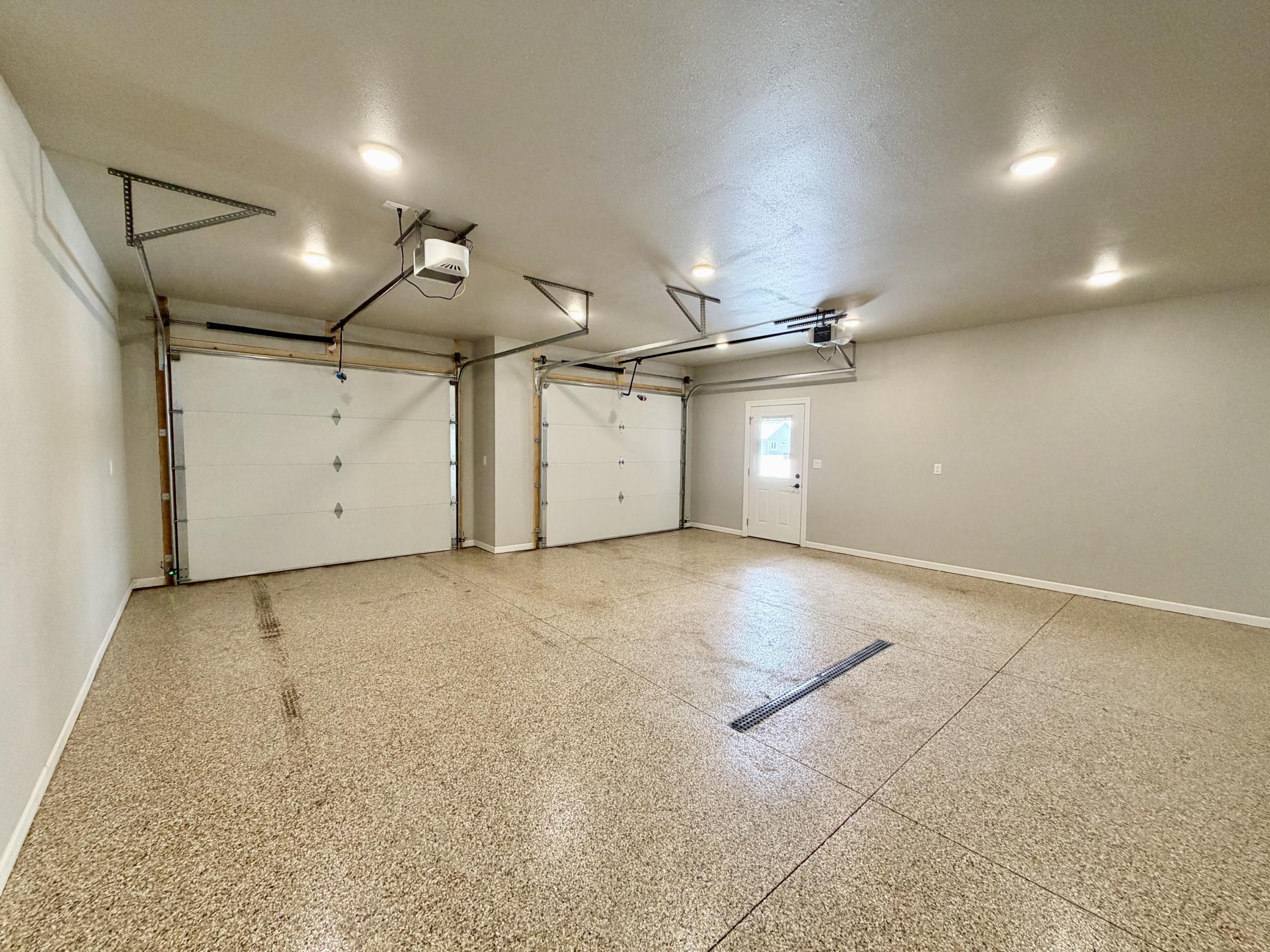 102 E Memory Lane Property Photo 35