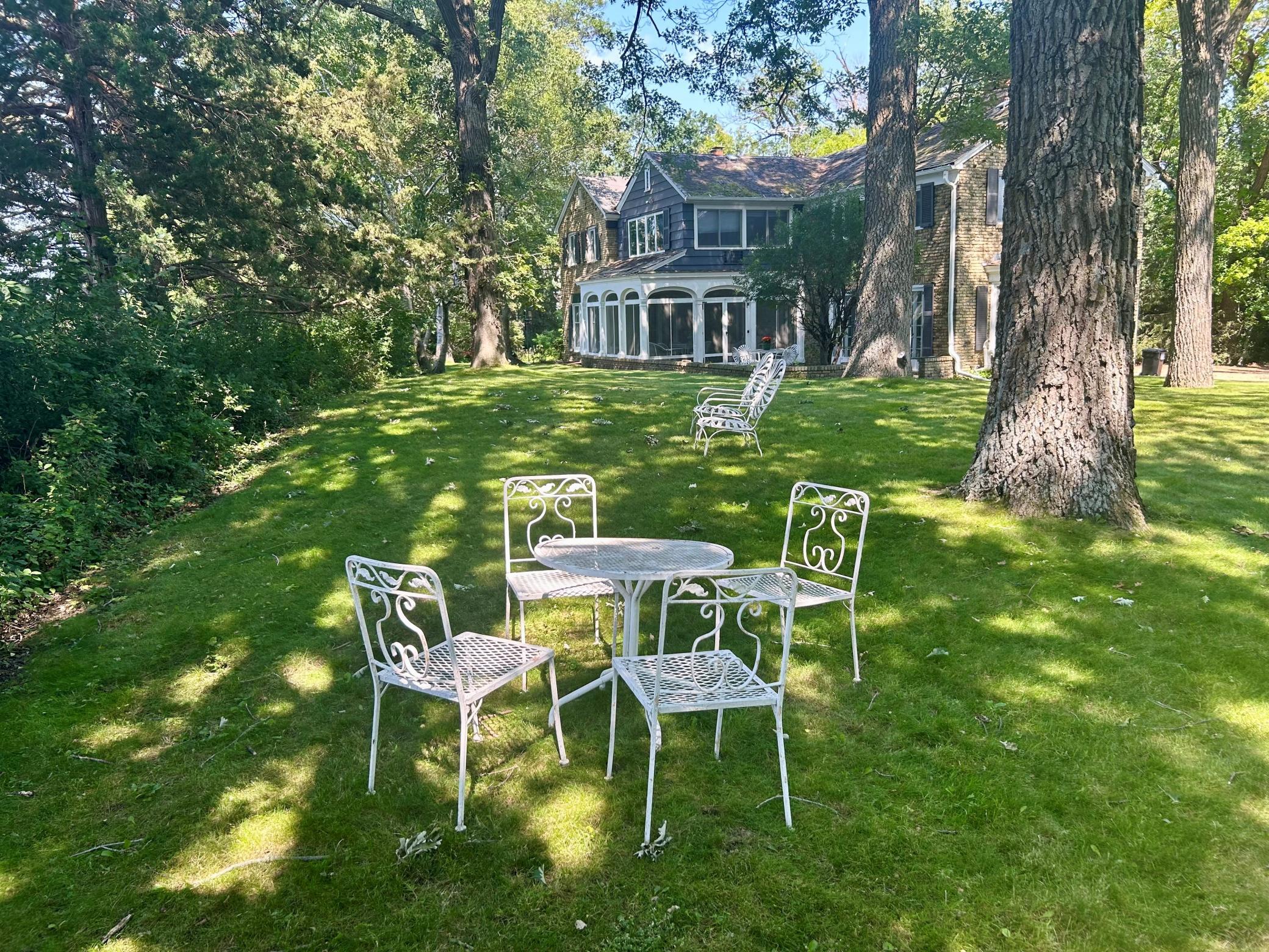 2425 N Shore Drive Property Photo 6
