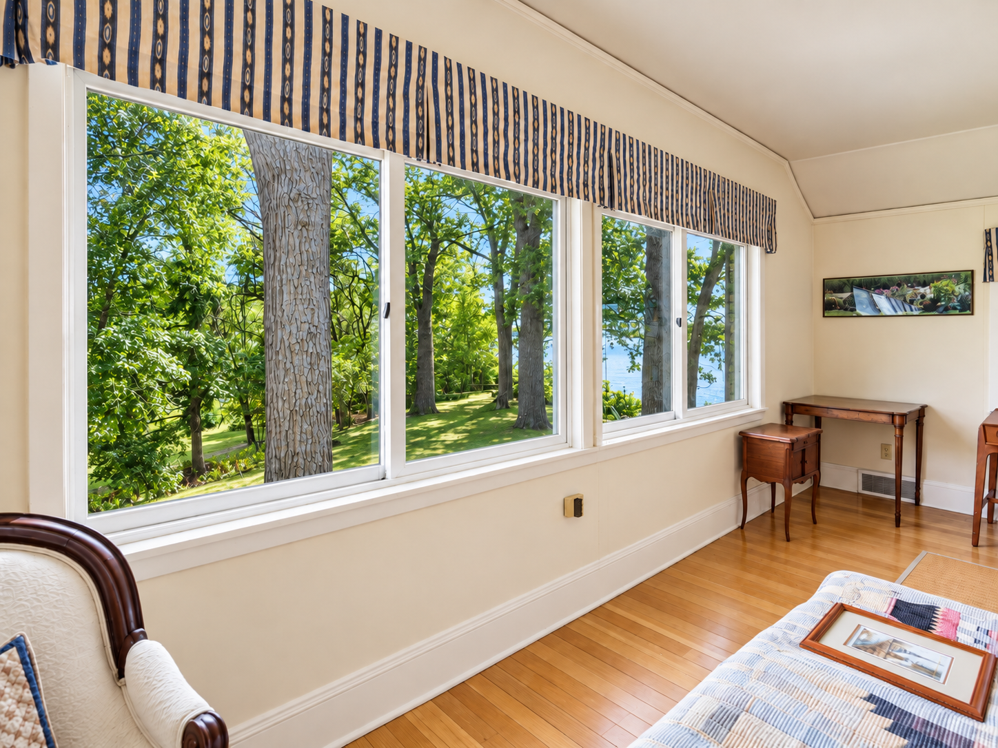2425 N Shore Drive Property Photo 7
