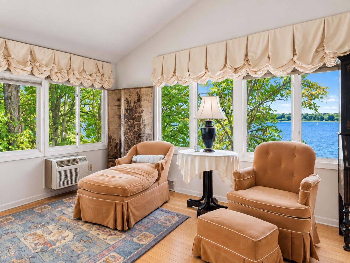 2425 N Shore Drive Property Photo 8