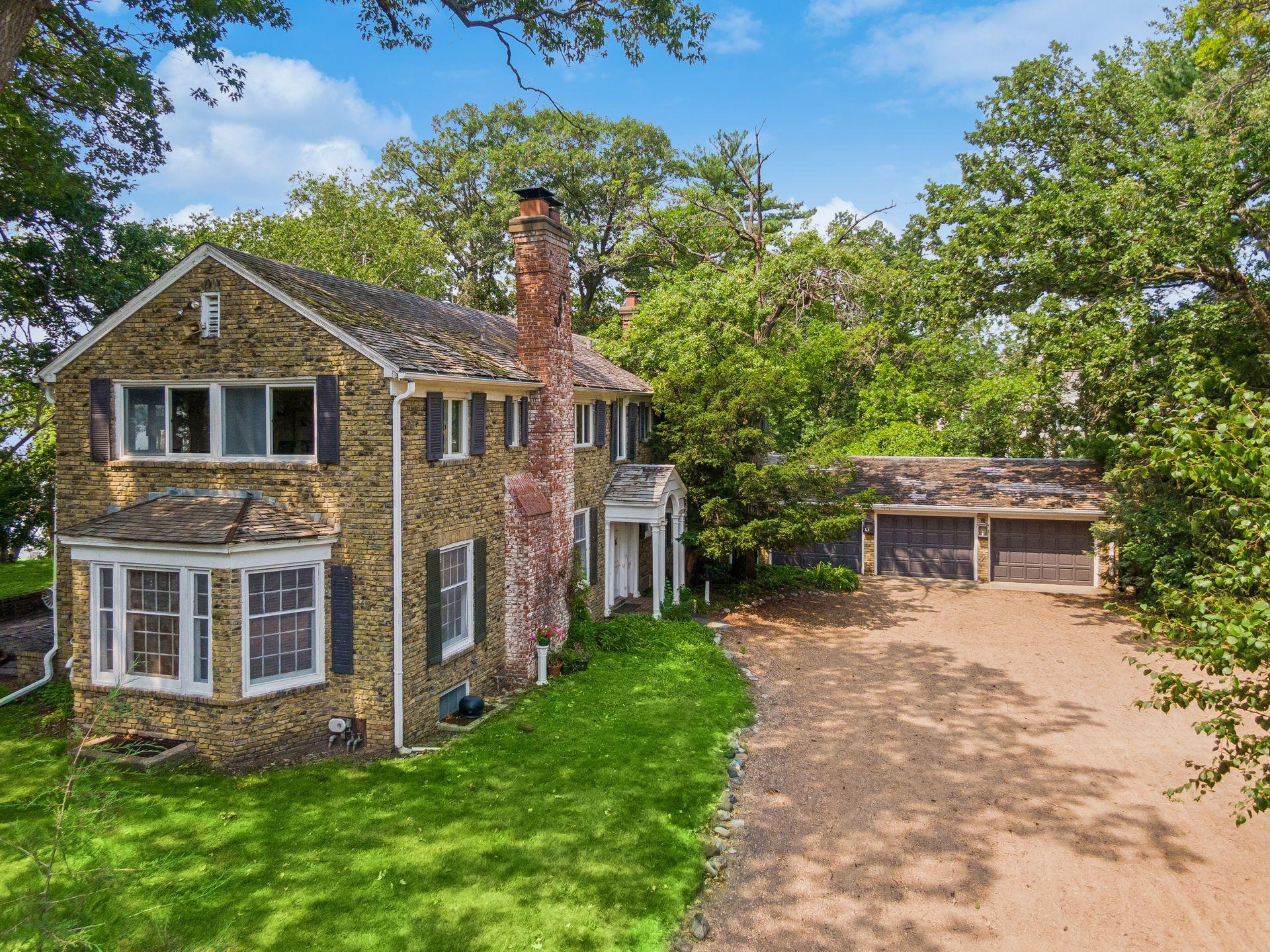 2425 N Shore Drive Property Photo 10