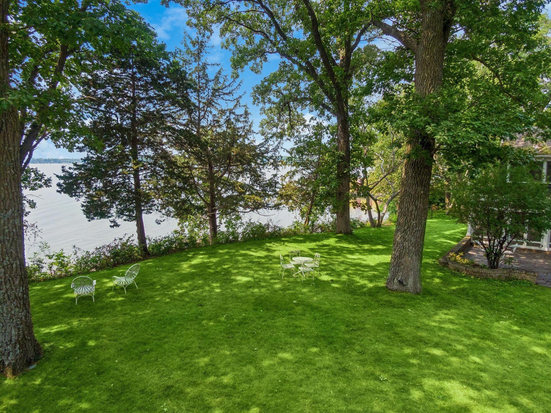 2425 N Shore Drive Property Photo 13