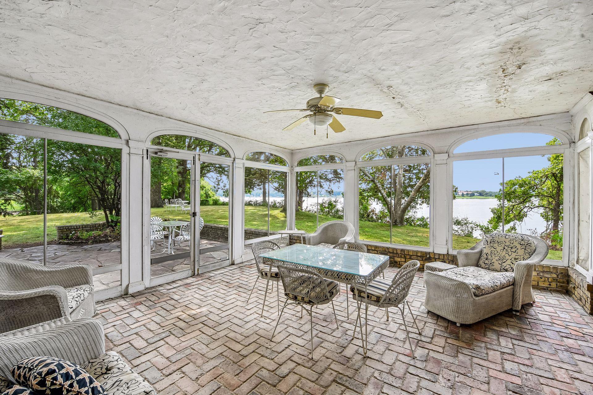 2425 N Shore Drive Property Photo 21