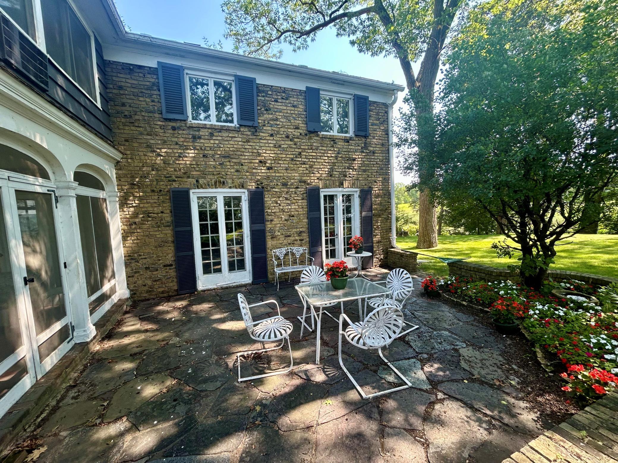 2425 N Shore Drive Property Photo 29