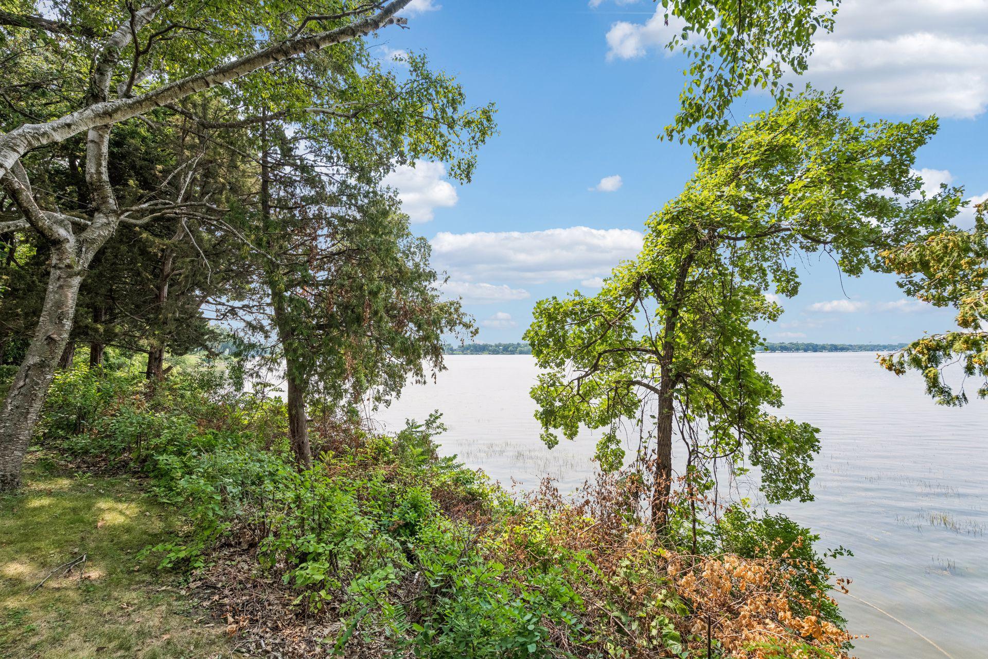 2425 N Shore Drive Property Photo 31