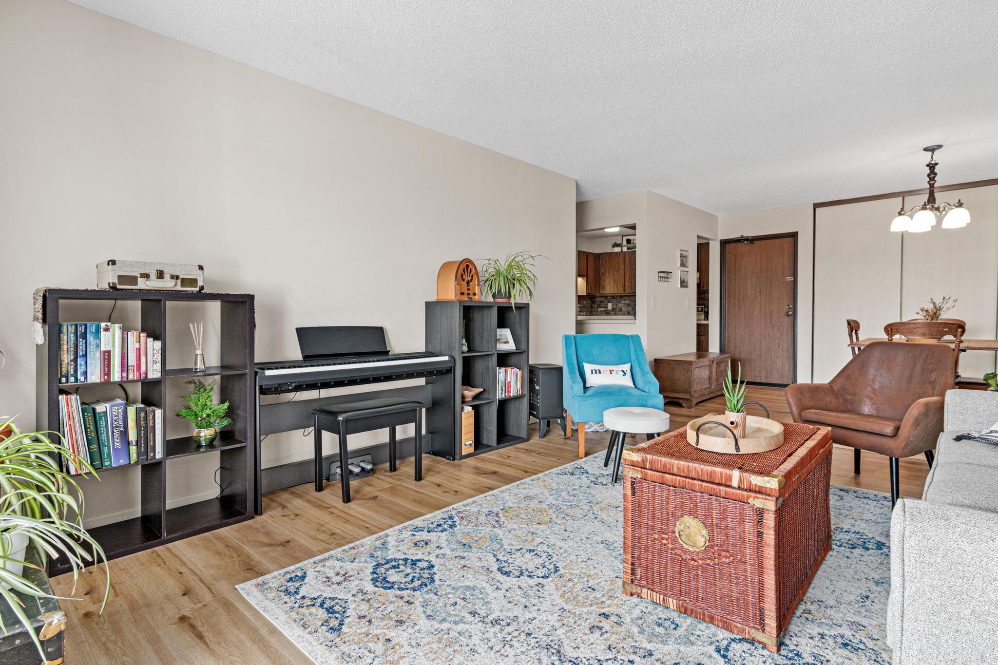 1871 Silver Bell Road 309 Property Photo 2