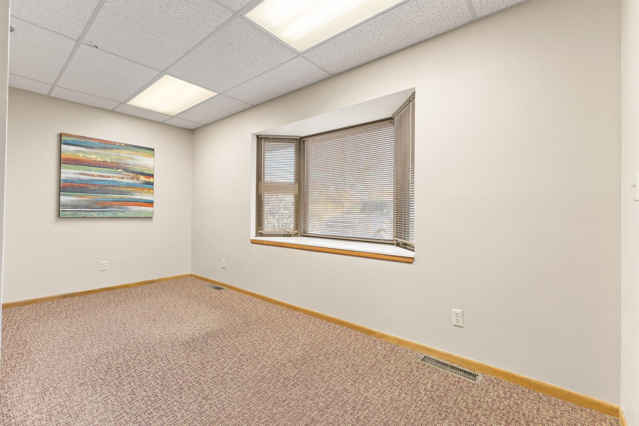 2575 Hamline Avenue N Property Photo 9