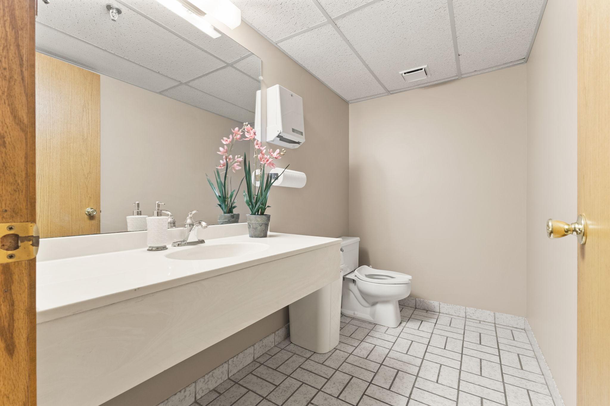 2575 Hamline Avenue N Property Photo 10