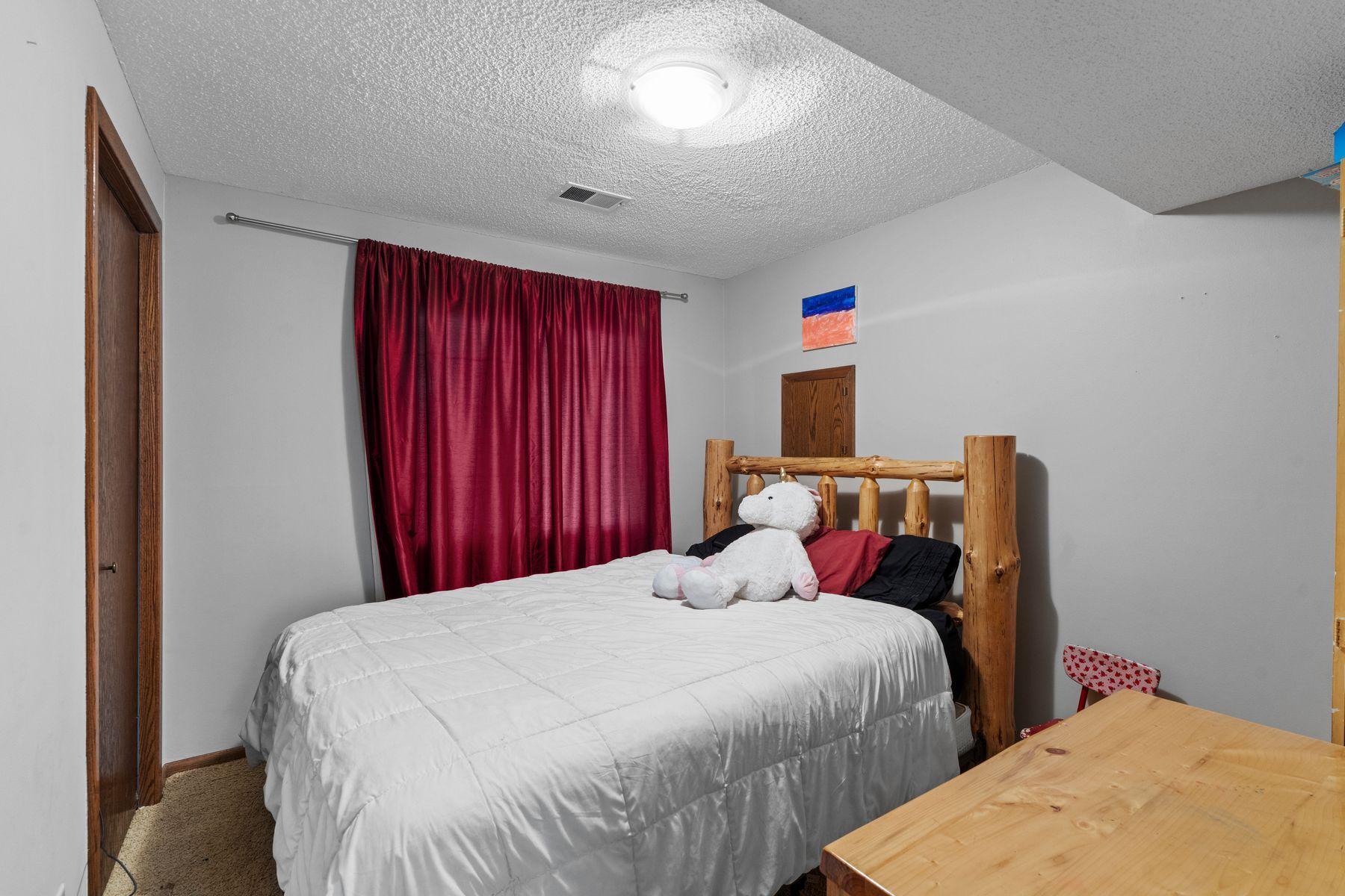 4100 Jordan Avenue N Property Photo 18