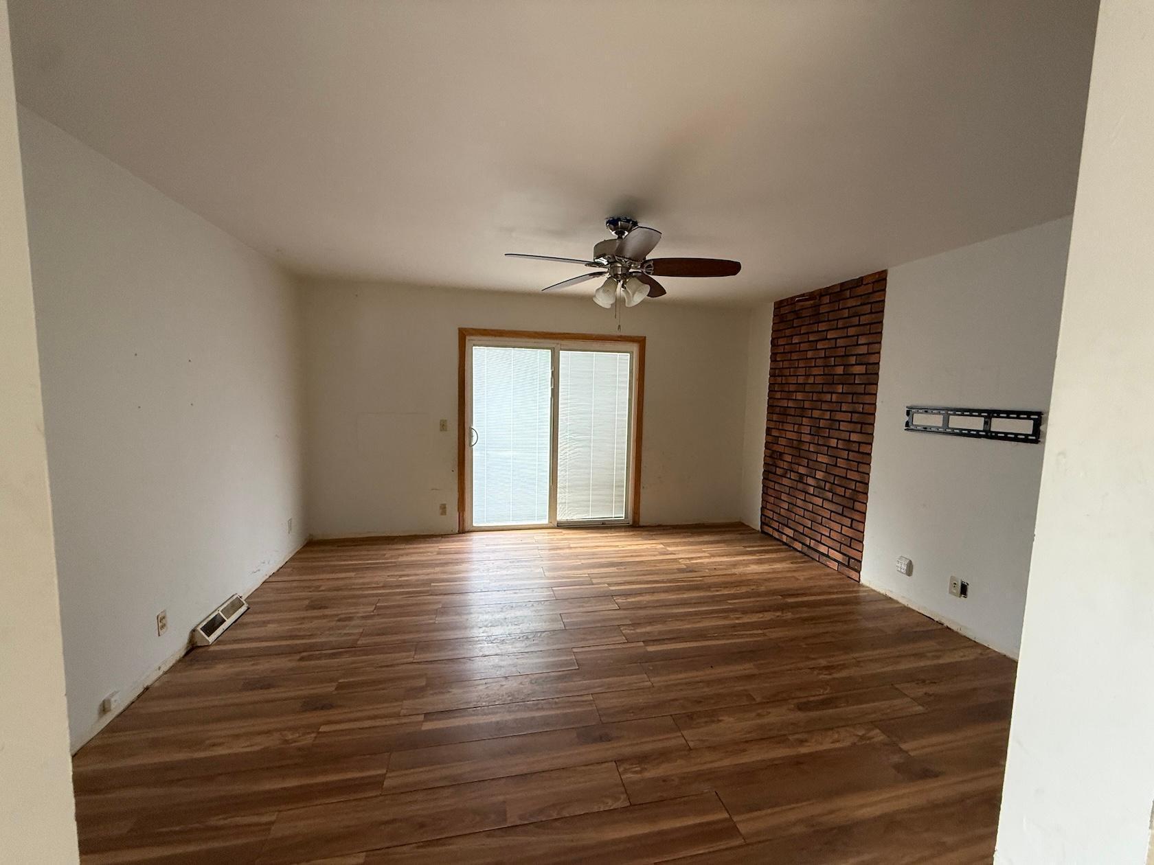 9242 5th Street Ne Property Photo 5