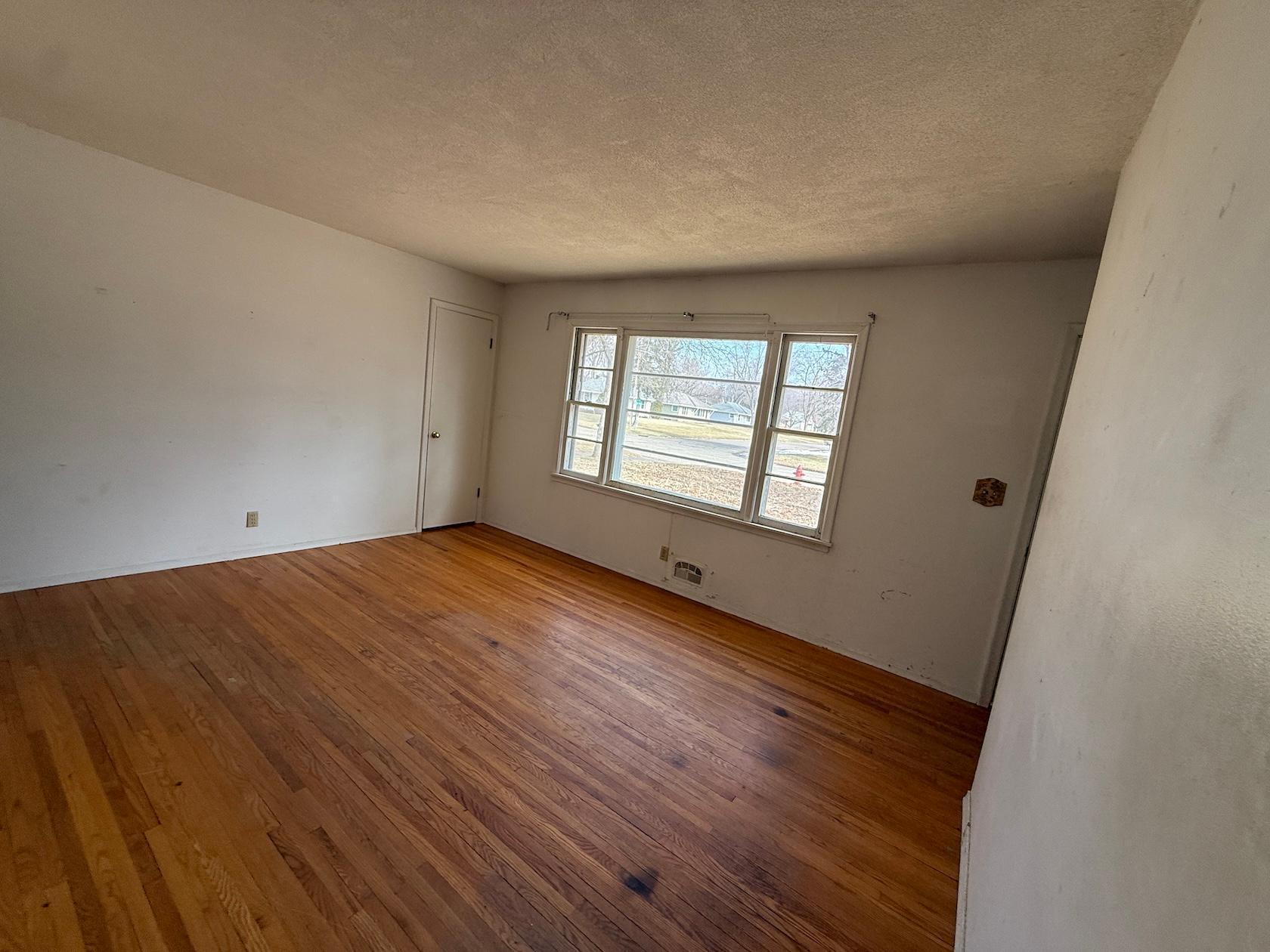 9242 5th Street Ne Property Photo 6