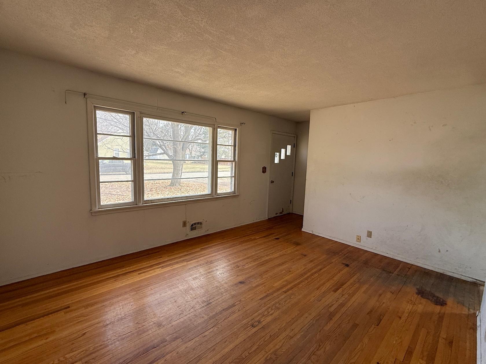 9242 5th Street Ne Property Photo 7