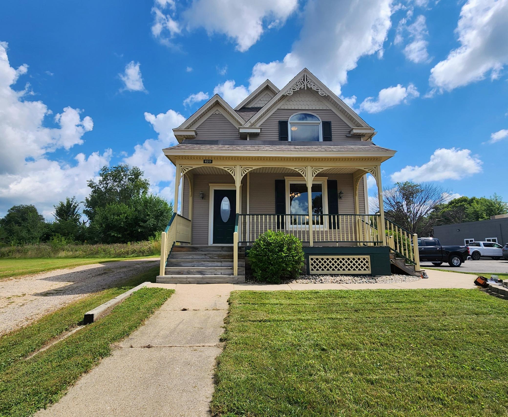 629 1st Street S Property Photo 1