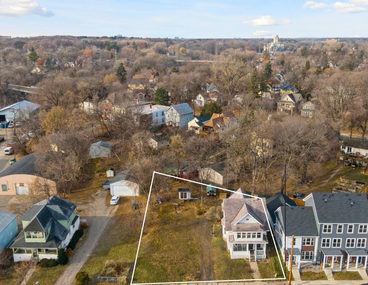 199 James Avenue N Property Photo 2