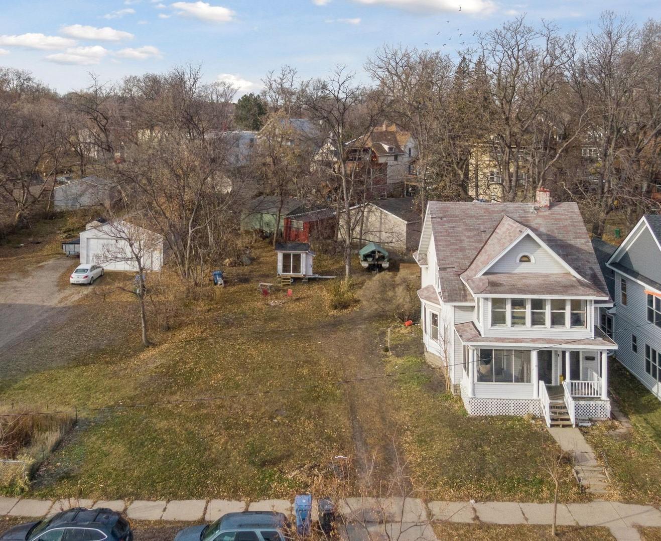 199 James Avenue N Property Photo 3