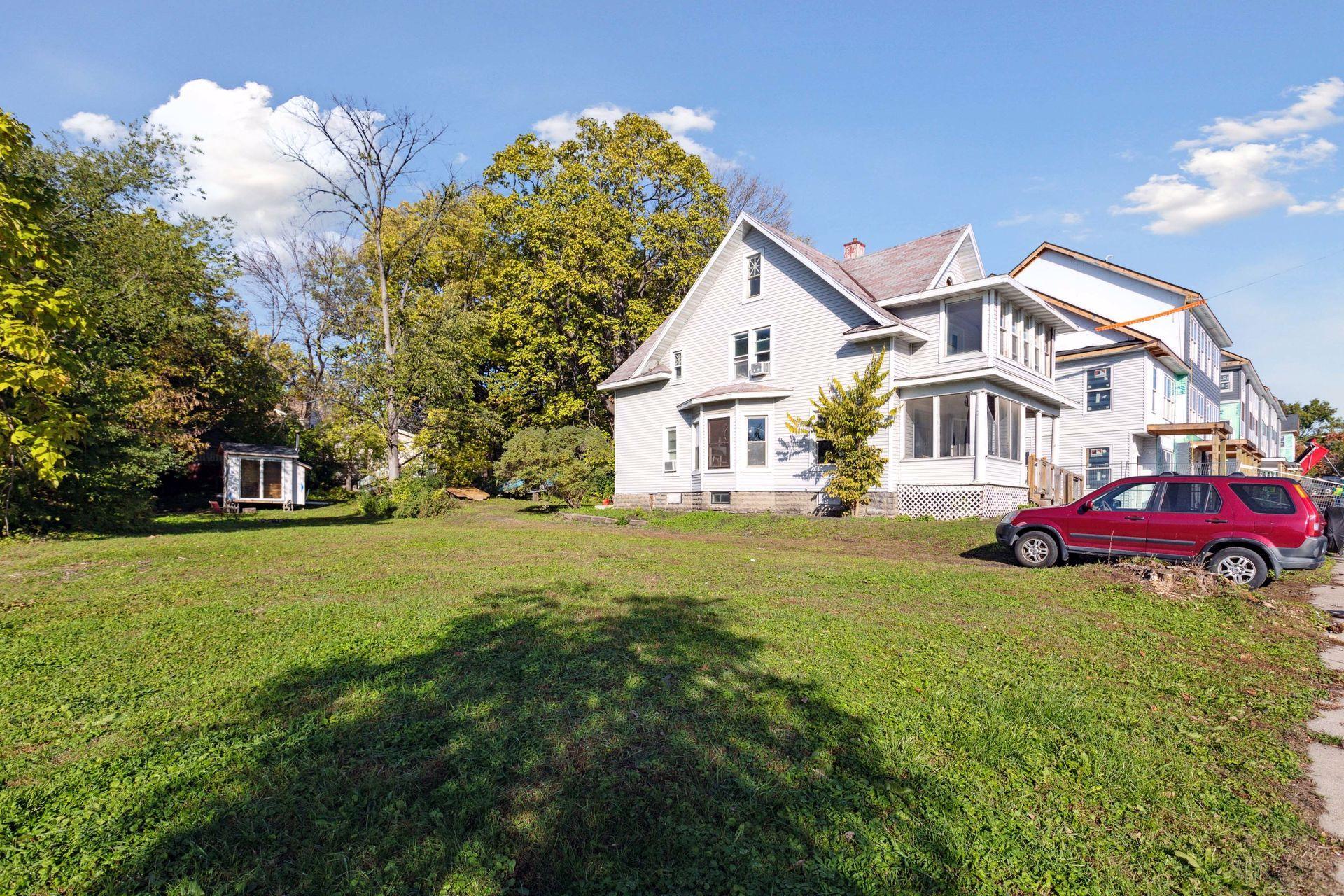 199 James Avenue N Property Photo 6