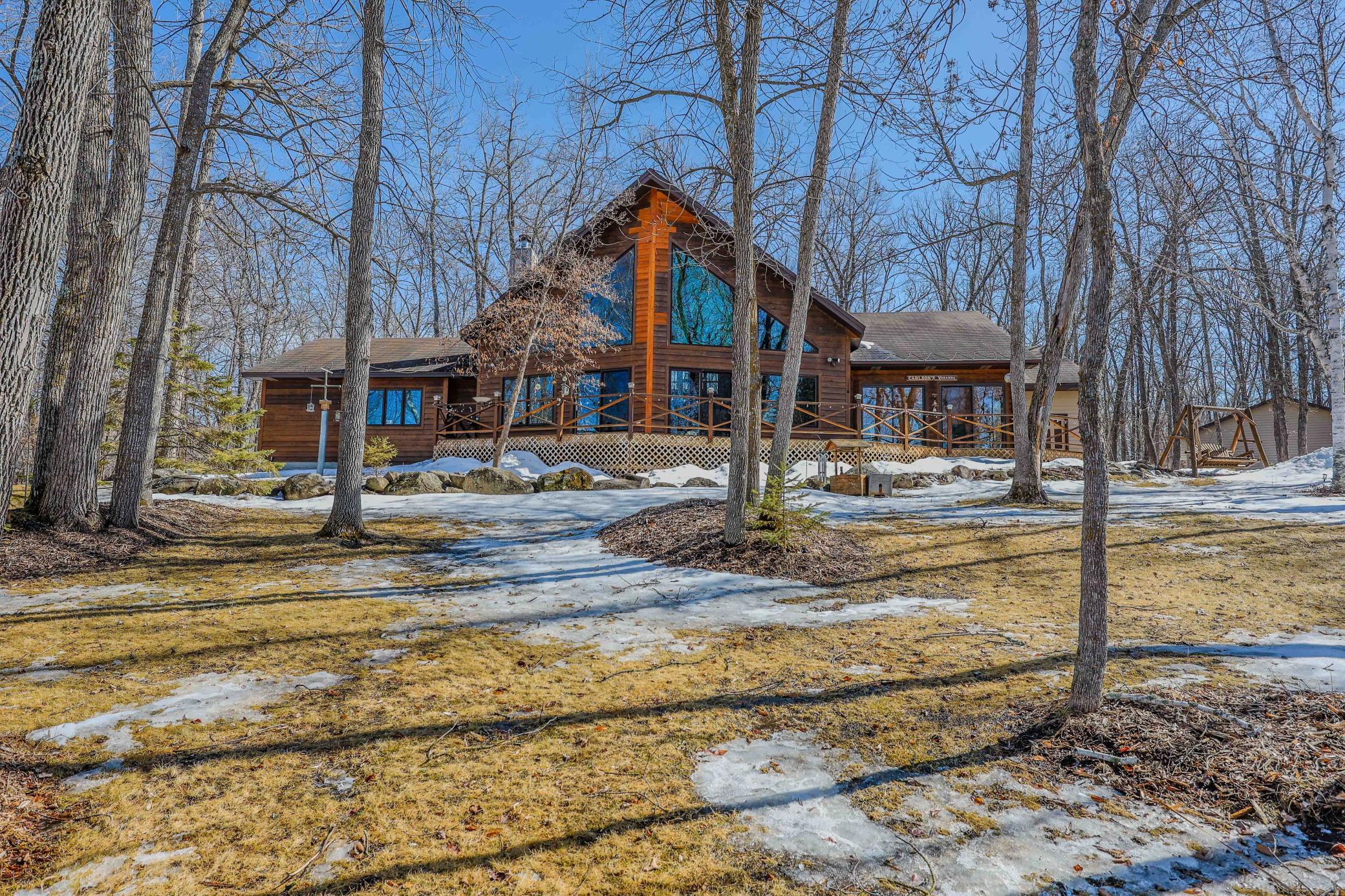 21079 Foothill Trail Property Photo 1