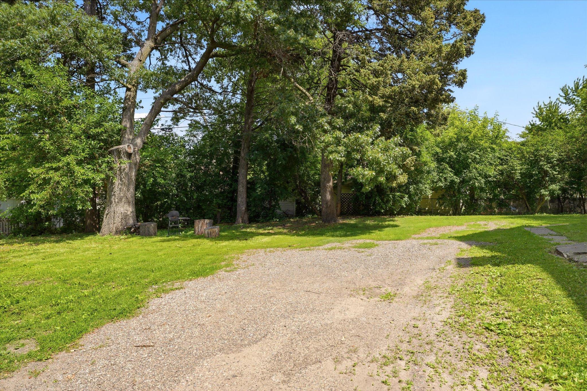 1667 Ames Avenue Property Photo 5