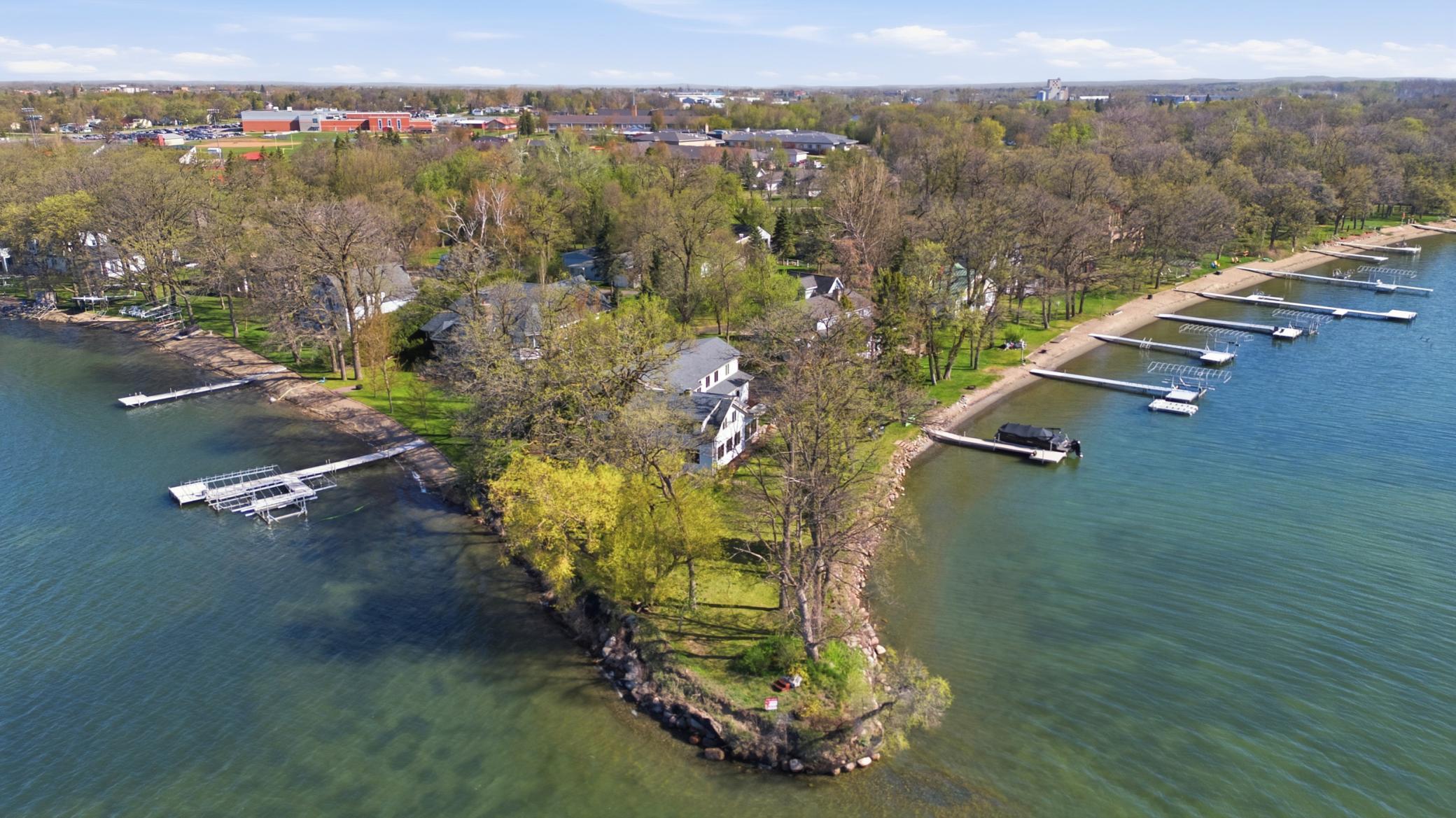 611 N Shore Drive Property Photo 1