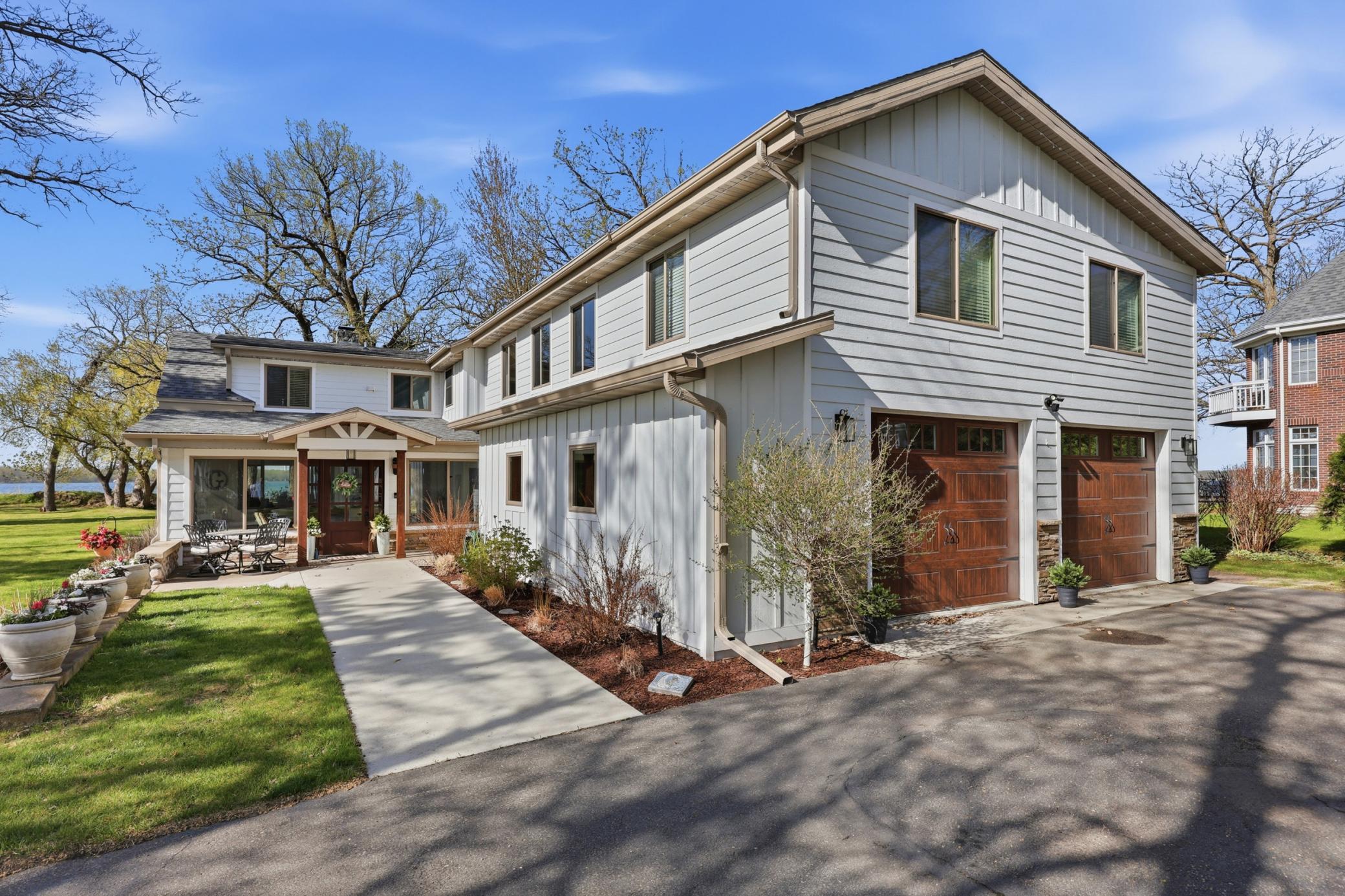 611 N Shore Drive Property Photo 3