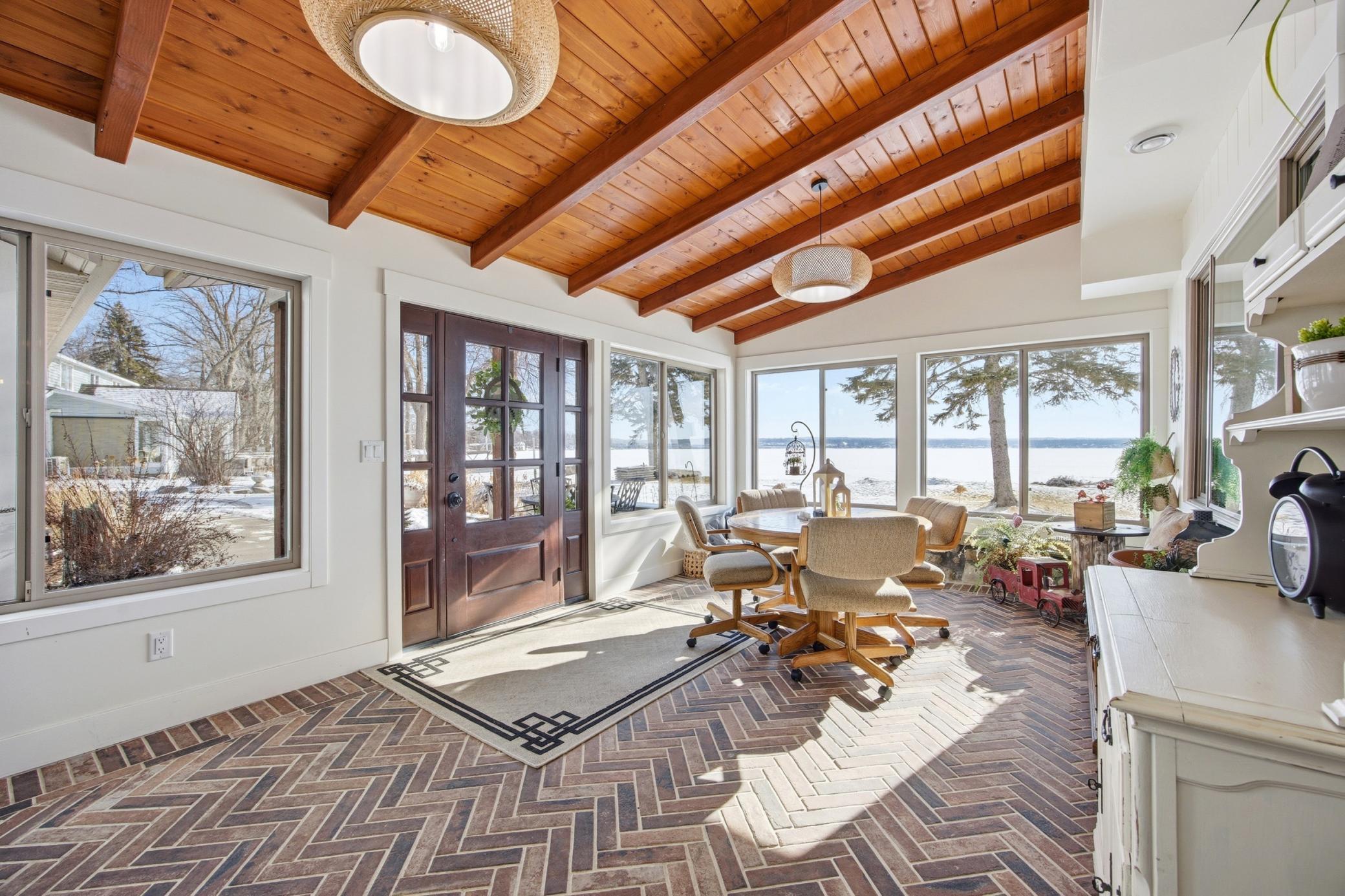 611 N Shore Drive Property Photo 6