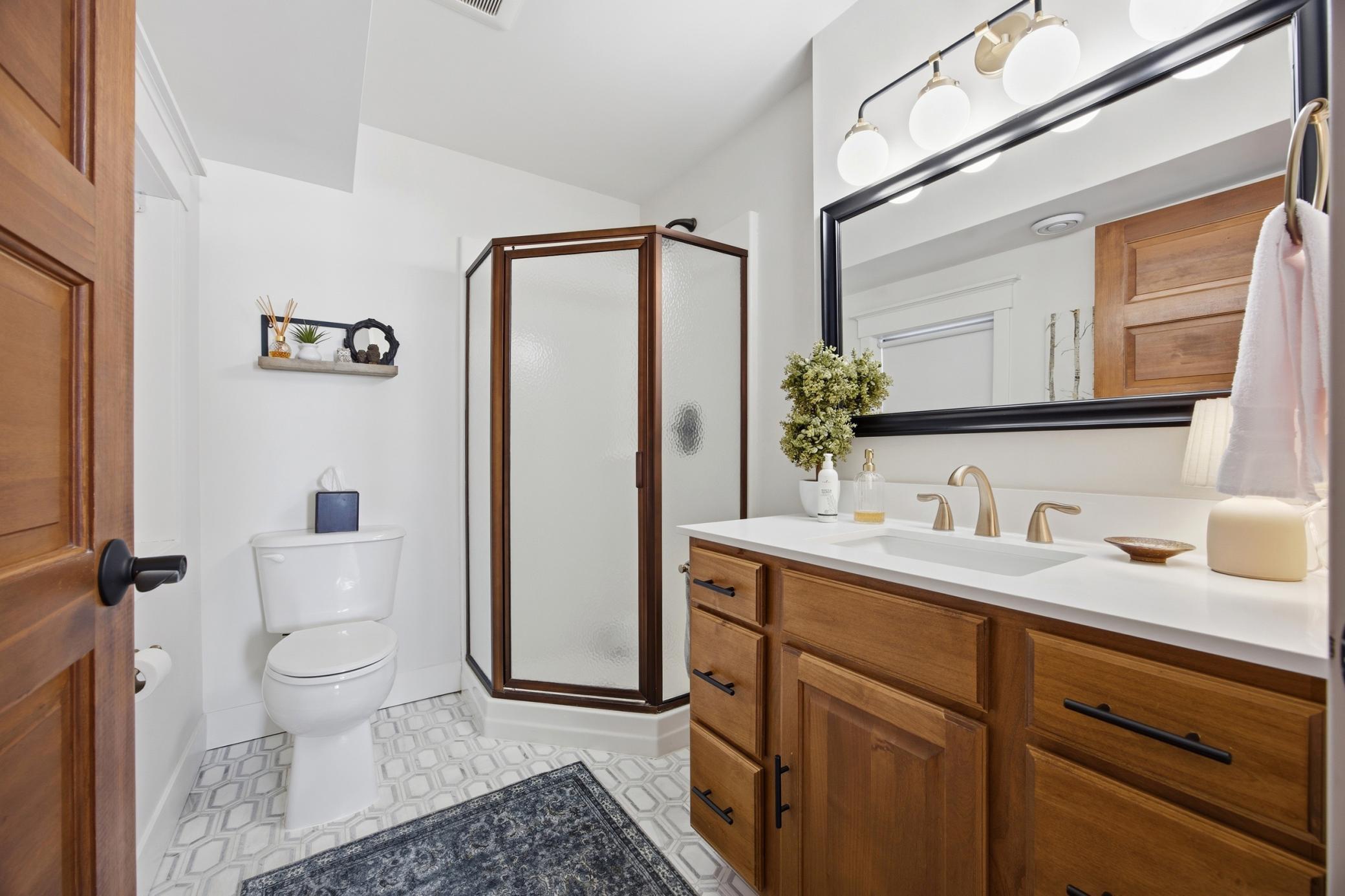 611 N Shore Drive Property Photo 25