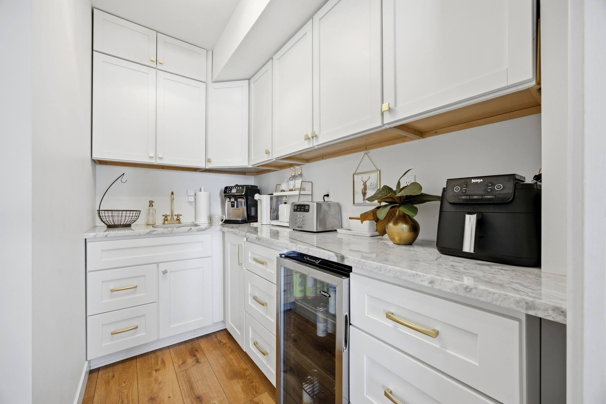 611 N Shore Drive Property Photo 26